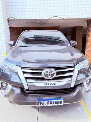 TOYOTA HILUX SW4 2.8 SRX DIAMOND 4X4 7 LUGARES 16V TURBO INTERCOOLER DIESEL 4P AUTOMÁTICO TOYOTA HILUX SW4 2.8 SRX DIAMOND 4X4 7 LUGARES 16V TURBO INTERCOOLER DIESEL 4P AUTOMÁTICO